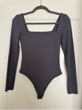 ARITZIA Babaton Long Sleeve Square Neck Bodysuit - Charcoal